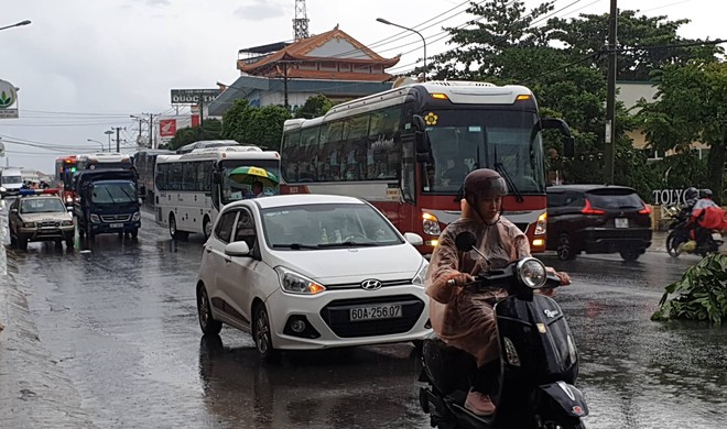 Bảo Lộc: Hai xe tải húc nhau, Quốc lộ 20 bị ách tắc - Ảnh 2.