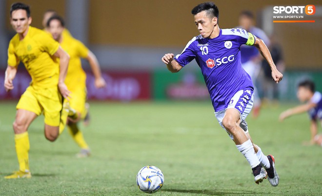 Văn Quyết gia nhập CLB 100 trong ngày Hà Nội FC tạo nên lịch sử ở đấu trường châu lục - Ảnh 1. Văn Quyết gia nhập CLB 100 trong ngày Hà Nội FC tạo nên lịch sử ở đấu trường châu lục - Ảnh 1.