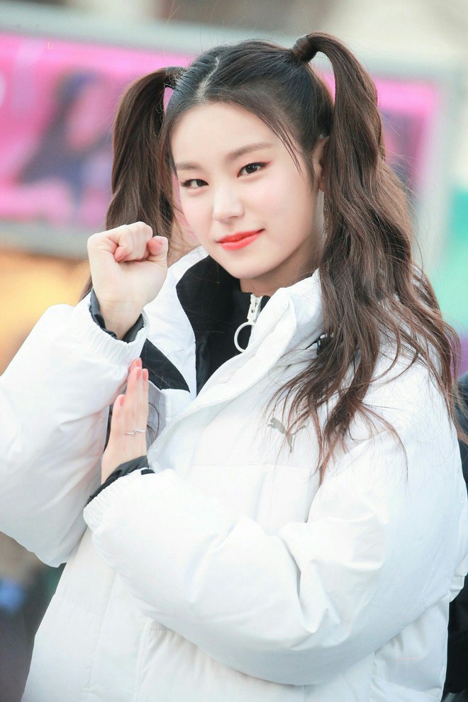 Bảng xếp hạng nữ idol hot nhất tháng 8: Nữ idol tân binh đã “đạp đổ” Jennie để lên ngôi vương, top 5 gây tranh cãi vì thứ hạng - Ảnh 1. Bảng xếp hạng nữ idol hot nhất tháng 8: Nữ idol tân binh đã “đạp đổ” Jennie để lên ngôi vương, top 5 gây tranh cãi vì thứ hạng - Ảnh 1.