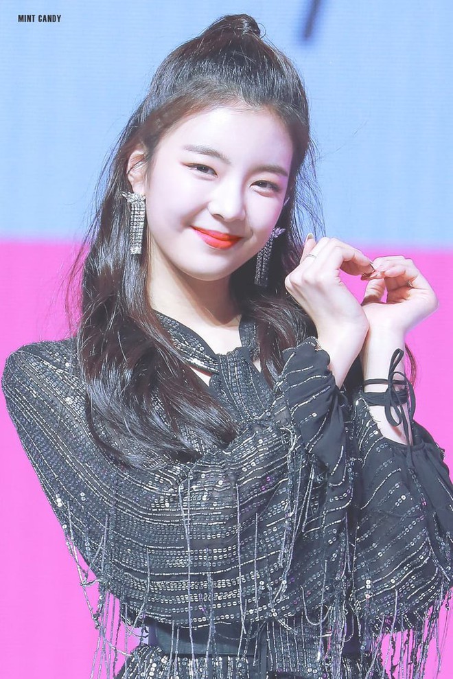 Bảng xếp hạng nữ idol hot nhất tháng 8: Nữ idol tân binh đã “đạp đổ” Jennie để lên ngôi vương, top 5 gây tranh cãi vì thứ hạng - Ảnh 6. Bảng xếp hạng nữ idol hot nhất tháng 8: Nữ idol tân binh đã “đạp đổ” Jennie để lên ngôi vương, top 5 gây tranh cãi vì thứ hạng - Ảnh 6.