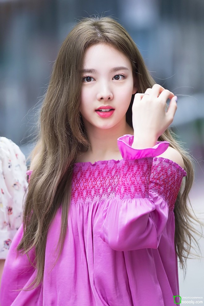 Bảng xếp hạng nữ idol hot nhất tháng 8: Nữ idol tân binh đã “đạp đổ” Jennie để lên ngôi vương, top 5 gây tranh cãi vì thứ hạng - Ảnh 9. Bảng xếp hạng nữ idol hot nhất tháng 8: Nữ idol tân binh đã “đạp đổ” Jennie để lên ngôi vương, top 5 gây tranh cãi vì thứ hạng - Ảnh 9.