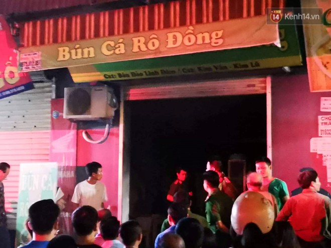Cháy kiot chân toà nhà, hàng trăm người dân chung cư Kim Văn - Kim Lũ hoảng hốt tháo chạy - Ảnh 1. Cháy kiot chân toà nhà, hàng trăm người dân chung cư Kim Văn - Kim Lũ hoảng hốt tháo chạy - Ảnh 1.