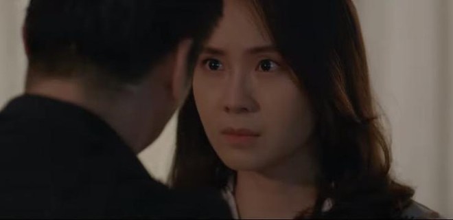 5 điều vô lí ở Hoa Hồng Trên Ngực Trái: Thái ăn vụng còn chì chiết vợ, Bảo sống tốt lại chuyên bị cắm sừng? - Ảnh 5. 5 điều vô lí ở Hoa Hồng Trên Ngực Trái: Thái ăn vụng còn chì chiết vợ, Bảo sống tốt lại chuyên bị cắm sừng? - Ảnh 5.