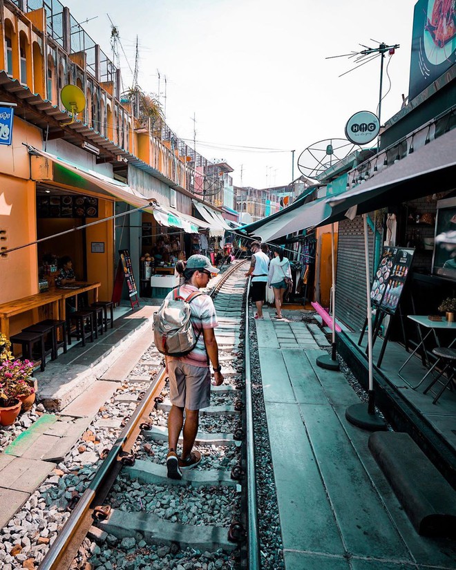 Có gan mới dám ghé 3 con phố đường tàu nổi tiếng khắp châu Á: Xóm Phùng Hưng ở Hà Nội là “đáng sợ” nhất! - Ảnh 21.