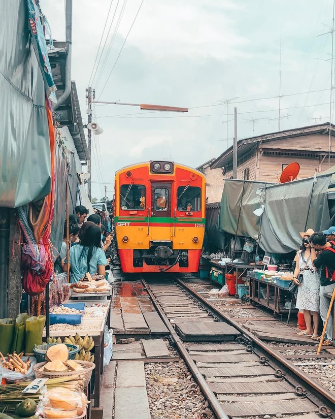 Có gan mới dám ghé 3 con phố đường tàu nổi tiếng khắp châu Á: Xóm Phùng Hưng ở Hà Nội là “đáng sợ” nhất! - Ảnh 15.