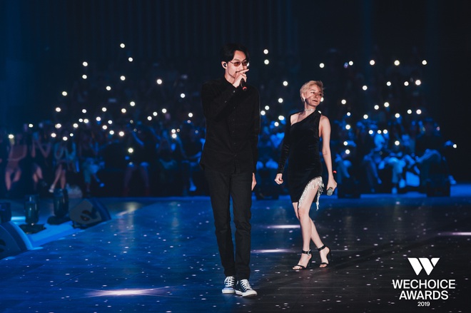 Bộ tứ Anh Linh Chi Đen hoà giọng trong ca khúc linh hồn WeChoice Awards 2019, cả khán phòng được thắp sáng ngàn sao đầy xúc động - Ảnh 6.