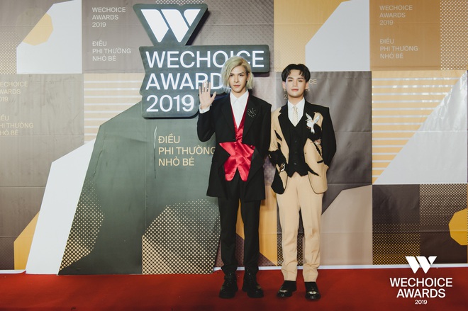 Loạt khoảnh khắc không đẹp không tính tiền của Denis Đặng tại WeChoice Awards 2019 - Ảnh 1.