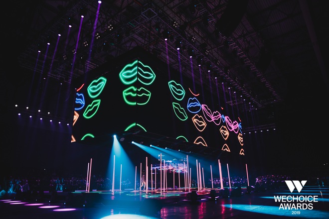 WeChoice Awards 2019: vượt quá khuôn khổ của một lễ trao giải, các tiết mục trình diễn đều là những sân khấu âm nhạc trong mơ! - Ảnh 2.