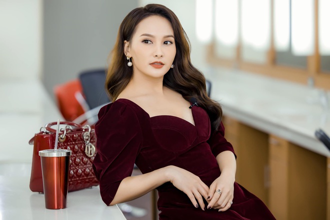 Nhan sắc dàn mỹ nhân Vbiz chạm ngưỡng tuổi 30 năm 2020: Mẹ 1 con Nhã Phương ngày càng đẹp, Khởi My hack tuổi thần sầu - Ảnh 10. Nhan sắc dàn mỹ nhân Vbiz chạm ngưỡng tuổi 30 năm 2020: Mẹ 1 con Nhã Phương ngày càng đẹp, Khởi My hack tuổi thần sầu - Ảnh 10.