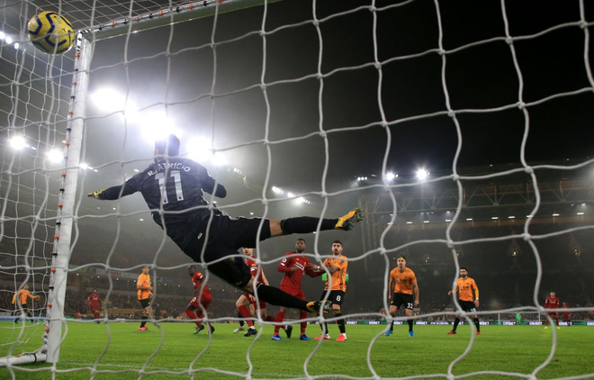 Xé lưới Wolves ở những phút cuối cùng, Firmino giúp Liverpool giữ vững ngôi đầu bảng Ngoại hạng Anh - Ảnh 3.