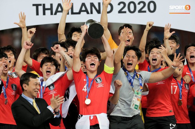 Dàn hot boy Hàn Quốc vỡ òa hạnh phúc khi nâng cao chiếc cúp vô địch U23 châu Á 2020  - Ảnh 6.