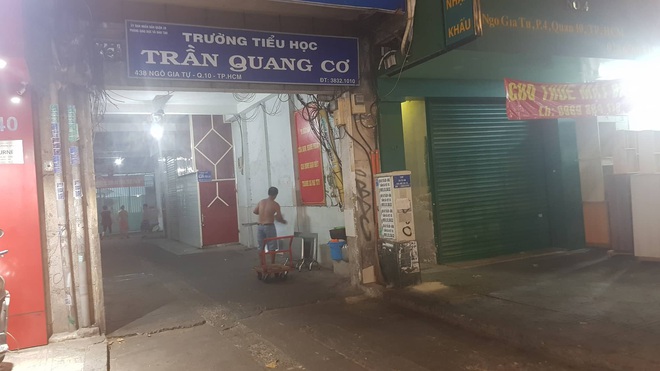 Phó hiệu trưởng nhập viện vì can ngăn 2 nhóm phụ huynh đánh nhau - Ảnh 1.