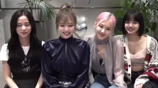 Cuối cùng Jennie (BLACKPINK) đã xuất hiện với tóc mái ngắn gây bão toàn cầu, lần này là thật hay vẫn giả trân? - Ảnh 2. Cuối cùng Jennie (BLACKPINK) đã xuất hiện với tóc mái ngắn gây bão toàn cầu, lần này là thật hay vẫn giả trân? - Ảnh 2.