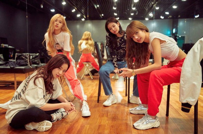 Đạo diễn phim tài liệu bóc tính cách thật của BLACKPINK: Jennie tưởng vậy mà không phải vậy, Jisoo có an tĩnh như vẻ ngoài? - Ảnh 2. Đạo diễn phim tài liệu bóc tính cách thật của BLACKPINK: Jennie tưởng vậy mà không phải vậy, Jisoo có an tĩnh như vẻ ngoài? - Ảnh 2.