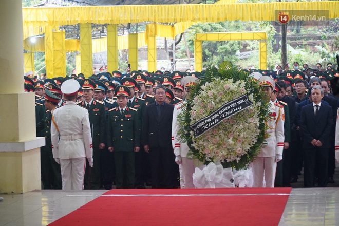 Nghẹn lòng lễ viếng 13 liệt sĩ hy sinh trên đường cứu hộ tại thuỷ điện Rào Trăng 3 - Ảnh 2.
