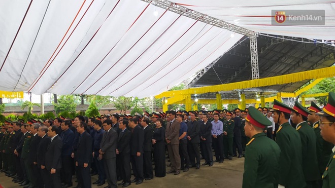 Nghẹn lòng lễ viếng 13 liệt sĩ hy sinh trên đường cứu hộ tại thuỷ điện Rào Trăng 3 - Ảnh 6.