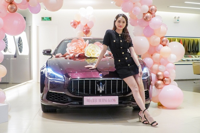Hương Giang lái siêu xe Matt Liu tặng đến workshop cuộc thi sắc đẹp cho mỹ nhân chuyển giới, giật trọn spotlight với khí chất sang chảnh - Ảnh 5. Hương Giang lái siêu xe Matt Liu tặng đến workshop cuộc thi sắc đẹp cho mỹ nhân chuyển giới, giật trọn spotlight với khí chất sang chảnh - Ảnh 5.