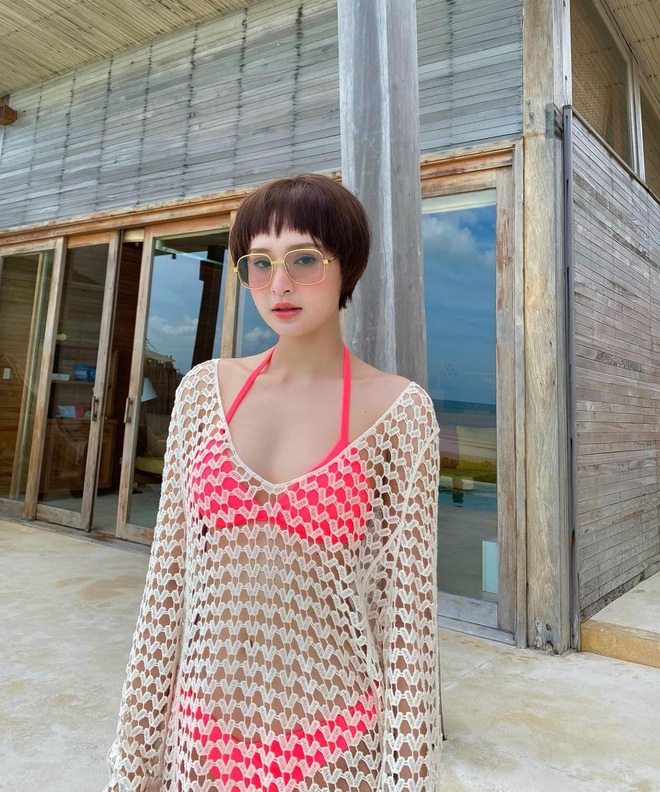 Mãi đến giờ mới thấy rõ vòng eo tí hon phẳng lì của Hiền Hồ: Diện bikini đẹp thế này lẽ ra phải khoe từ sớm! - Ảnh 2. Mãi đến giờ mới thấy rõ vòng eo tí hon phẳng lì của Hiền Hồ: Diện bikini đẹp thế này lẽ ra phải khoe từ sớm! - Ảnh 2.