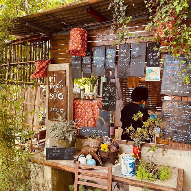 Đà Lạt có 4 quán cafe theo phong cách “chill phết” cực hiếm người biết: Nằm biệt lập giữa rừng thông, đứng góc nào sống ảo cũng đẹp - Ảnh 12. Đà Lạt có 4 quán cafe theo phong cách “chill phết” cực hiếm người biết: Nằm biệt lập giữa rừng thông, đứng góc nào sống ảo cũng đẹp - Ảnh 12.