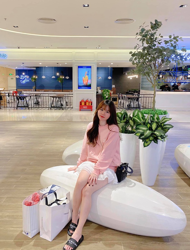 Bạn gái Quang Hải bất ngờ khoe mua nhà ở tuổi 21: Thành công đầu tiên, cố lên nào Huỳnh Anh - Ảnh 2. Bạn gái Quang Hải bất ngờ khoe mua nhà ở tuổi 21: Thành công đầu tiên, cố lên nào Huỳnh Anh - Ảnh 2.