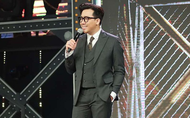 Rap Việt thiếu gì tranh cãi: MC bị chỉ trích phát ngôn vớ vẩn, giám khảo cà khịa show đối thủ đến thí sinh cũng chơi xấu, đạo nhạc? - Ảnh 2. Rap Việt thiếu gì tranh cãi: MC bị chỉ trích phát ngôn vớ vẩn, giám khảo cà khịa show đối thủ đến thí sinh cũng chơi xấu, đạo nhạc? - Ảnh 2.