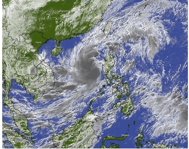 Ngày 27/10, bão số 9 giật cấp 17 di chuyển nhanh 20-25km và bắt đầu ảnh hưởng đến đất liền từ Đà Nẵng đến Phú Yên - Ảnh 1.