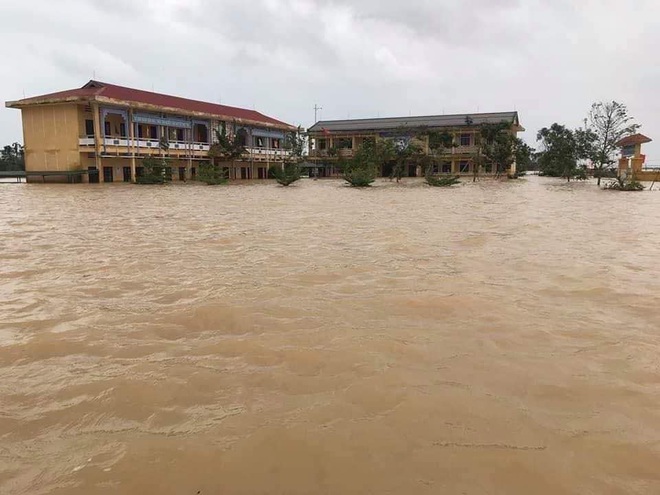 Đăng Khôi hỗ trợ tiền, xây dựng hệ thống nước sạch cho 4 điểm trường chịu ảnh hưởng nặng nề bởi bão lũ ở Huế - Ảnh 1.