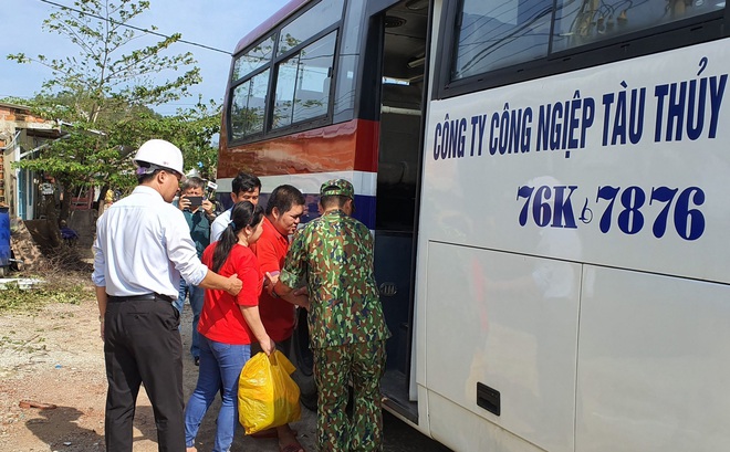 Quảng Ngãi: Di dời 5.000 người dân tại khu vực nguy hiểm tránh bão số 9 - Ảnh 4. Quảng Ngãi: Di dời 5.000 người dân tại khu vực nguy hiểm tránh bão số 9 - Ảnh 4.