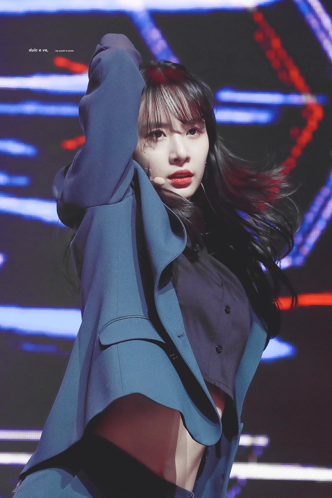 8 cô nàng đẹp trai nhất Kpop: Mỹ nhân TWICE khiến fangirl đổ rầm rầm, chị đại MAMAMOO nhờ đâu mà tóc dài vẫn soái đến lạ? - Ảnh 15. 8 cô nàng đẹp trai nhất Kpop: Mỹ nhân TWICE khiến fangirl đổ rầm rầm, chị đại MAMAMOO nhờ đâu mà tóc dài vẫn soái đến lạ? - Ảnh 15.