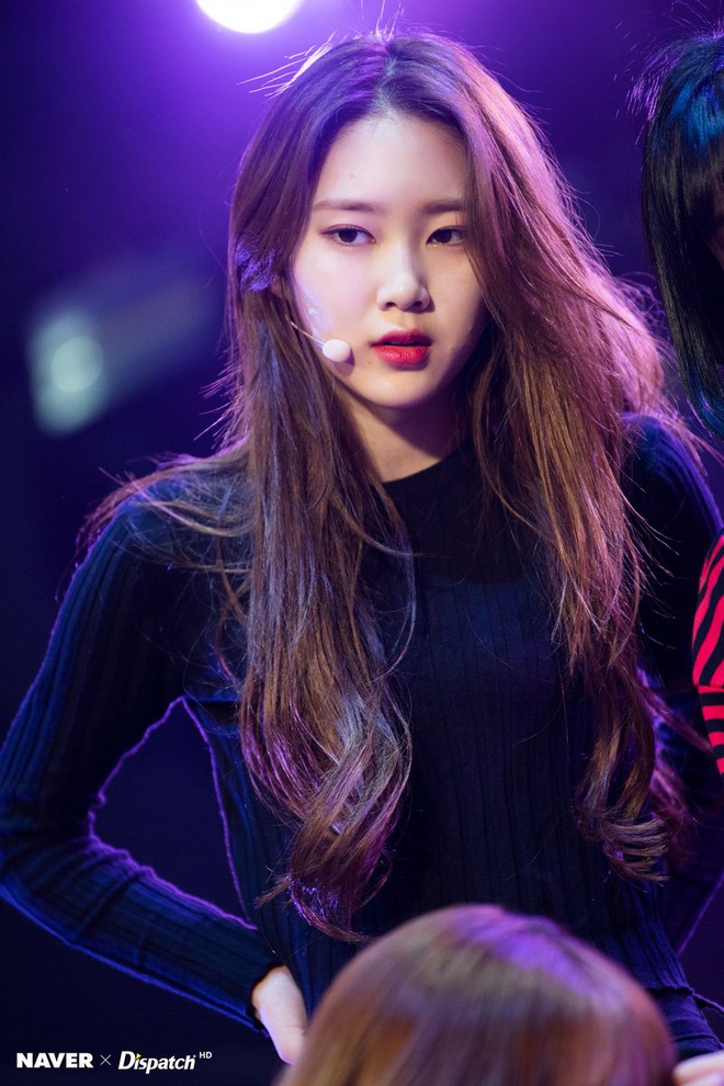 8 cô nàng đẹp trai nhất Kpop: Mỹ nhân TWICE khiến fangirl đổ rầm rầm, chị đại MAMAMOO nhờ đâu mà tóc dài vẫn soái đến lạ? - Ảnh 24. 8 cô nàng đẹp trai nhất Kpop: Mỹ nhân TWICE khiến fangirl đổ rầm rầm, chị đại MAMAMOO nhờ đâu mà tóc dài vẫn soái đến lạ? - Ảnh 24.