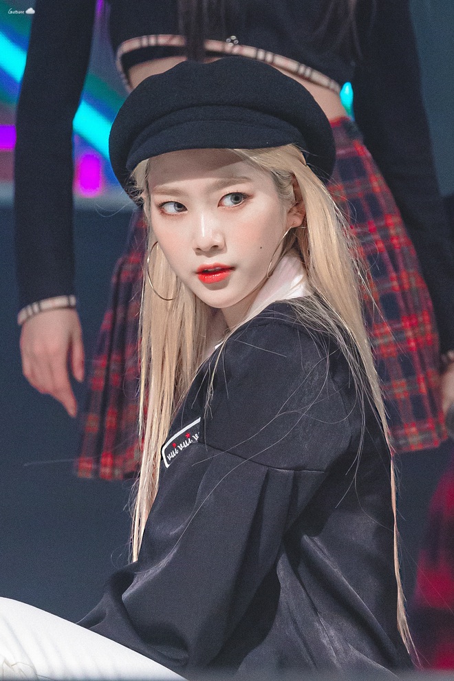 8 cô nàng đẹp trai nhất Kpop: Mỹ nhân TWICE khiến fangirl đổ rầm rầm, chị đại MAMAMOO nhờ đâu mà tóc dài vẫn soái đến lạ? - Ảnh 26. 8 cô nàng đẹp trai nhất Kpop: Mỹ nhân TWICE khiến fangirl đổ rầm rầm, chị đại MAMAMOO nhờ đâu mà tóc dài vẫn soái đến lạ? - Ảnh 26.
