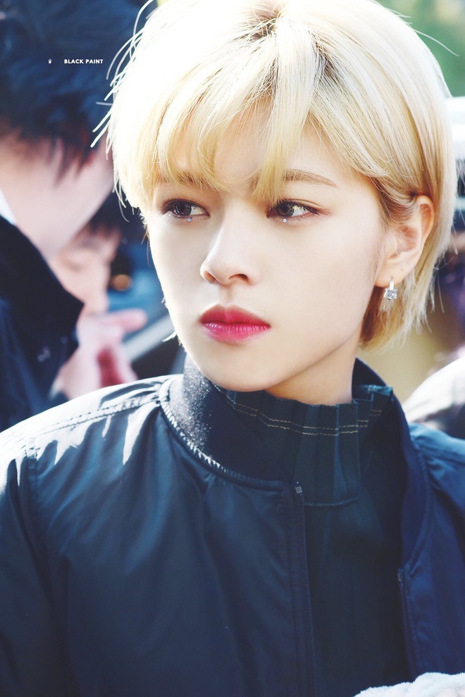 8 cô nàng đẹp trai nhất Kpop: Mỹ nhân TWICE khiến fangirl đổ rầm rầm, chị đại MAMAMOO nhờ đâu mà tóc dài vẫn soái đến lạ? - Ảnh 5. 8 cô nàng đẹp trai nhất Kpop: Mỹ nhân TWICE khiến fangirl đổ rầm rầm, chị đại MAMAMOO nhờ đâu mà tóc dài vẫn soái đến lạ? - Ảnh 5.