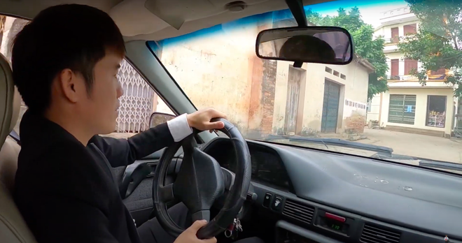 Sau loạt lùm xùm phải nộp phạt, Hưng Vlog khoe mua xe 4 tỷ, tuyên bố với bà Tân: “Con đầy tiền”? - Ảnh 6. Sau loạt lùm xùm phải nộp phạt, Hưng Vlog khoe mua xe 4 tỷ, tuyên bố với bà Tân: “Con đầy tiền”? - Ảnh 6.