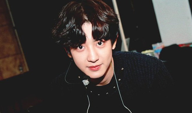 Chanyeol (EXO) bị tố lăng nhăng, netizen đào lại vụ việc bị fan cuồng đột nhập nhà riêng: Đã lộ diện bạn gái bí mật từ năm ngoái? - Ảnh 2. Chanyeol (EXO) bị tố lăng nhăng, netizen đào lại vụ việc bị fan cuồng đột nhập nhà riêng: Đã lộ diện bạn gái bí mật từ năm ngoái? - Ảnh 2.