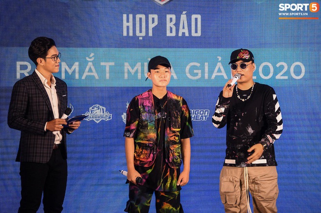 Rapper LiL Knight khiến fan thích thú với dáng ném bóng rổ cực lạ: Người gọi là phượng hoàng ấp trứng, người thấy giống dáng ếch vồ hoa mướp - Ảnh 5.