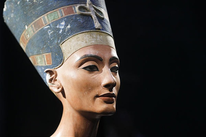 Bí ẩn về Nefertiti - nữ hoàng đẹp nhất Ai Cập với vũ điệu thoát y nổi tiếng và sự biến mất đột ngột khỏi sử sách - Ảnh 1. Bí ẩn về Nefertiti - nữ hoàng đẹp nhất Ai Cập với vũ điệu thoát y nổi tiếng và sự biến mất đột ngột khỏi sử sách - Ảnh 1.
