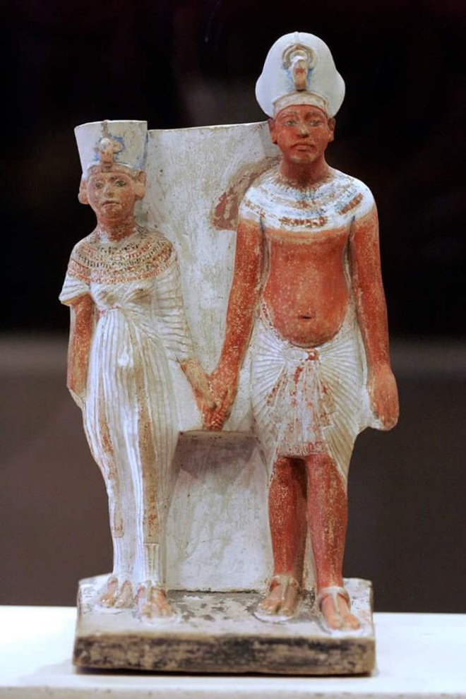 Bí ẩn về Nefertiti - nữ hoàng đẹp nhất Ai Cập với vũ điệu thoát y nổi tiếng và sự biến mất đột ngột khỏi sử sách - Ảnh 6. Bí ẩn về Nefertiti - nữ hoàng đẹp nhất Ai Cập với vũ điệu thoát y nổi tiếng và sự biến mất đột ngột khỏi sử sách - Ảnh 6.