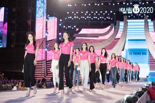 Trước giờ G đêm thi Người đẹp thời trang (HHVN 2020): Tiểu Vy và dàn Hoa hậu khoe nhan sắc thật, hé lộ sân khấu 40m quá hoành tráng! - Ảnh 6. Trước giờ G đêm thi Người đẹp thời trang (HHVN 2020): Tiểu Vy và dàn Hoa hậu khoe nhan sắc thật, hé lộ sân khấu 40m quá hoành tráng! - Ảnh 6.