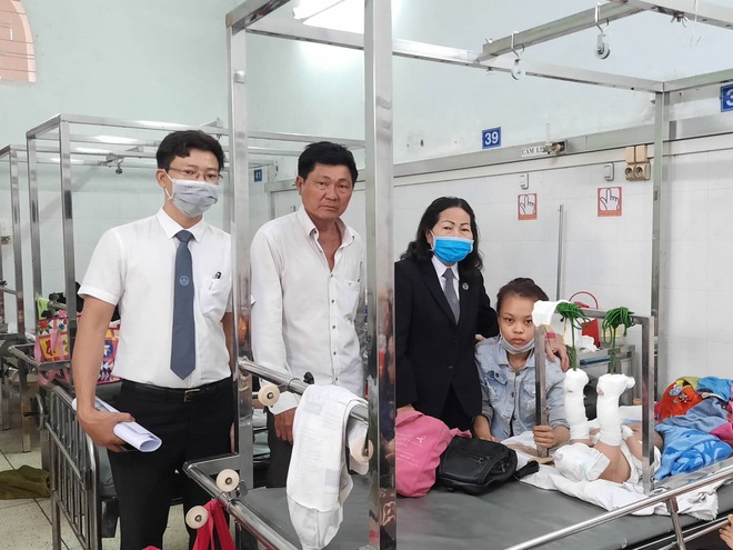 TP.HCM: Bắt tạm giam cha ruột đánh con trai 4 tháng tuổi đến xuất huyết não, gãy chân vì khóc không chịu nín - Ảnh 2.