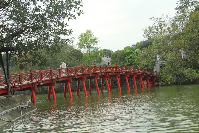 Hà Nội tiến hành tiêu độc khử trùng các khu di tích để đảm bảo an toàn cho du khách giữa mùa dịch Covid-19 - Ảnh 18.