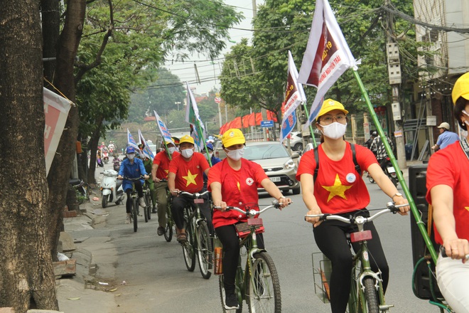 Hà Nội: Cơ quan chức năng bật nhạc Ghen Cô vi, đạp xe tuyên truyền phòng chống COVID-19 khắp đường phố - Ảnh 9.