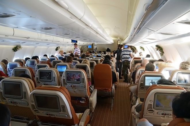 Thêm chuyến bay từ Bangkok về Nội Bài có ca mắc Covid-19, Bộ Y tế đề nghị hành khách liên hệ ngay trung tâm y tế  - Ảnh 1.