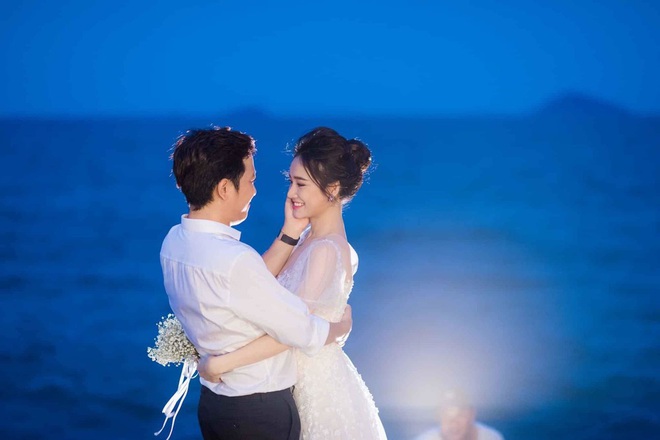 Trường Giang - Nhã Phương cuối cùng cũng tung trọn bộ ảnh đẹp trong lễ đính hôn bí mật tại bãi biển hơn 1 năm trước  - Ảnh 3.