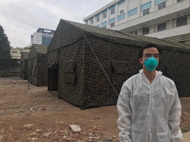 Bệnh viện Bạch Mai xây dựng 2 khu dã chiến trong đêm - Ảnh 2.