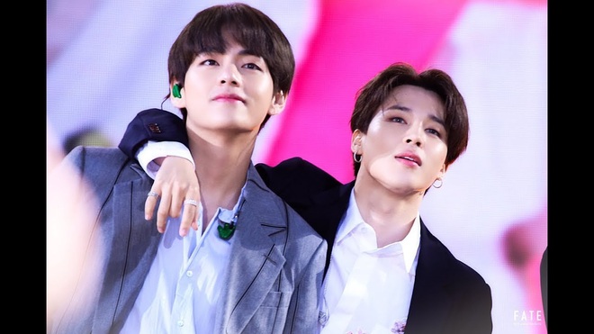 Xem tới khoảnh khắc V và Jimin cõng nhau tình bể bình trong concert của BTS, fan cưng không chịu nổi tích cực căng buồm ra khơi - Ảnh 4.