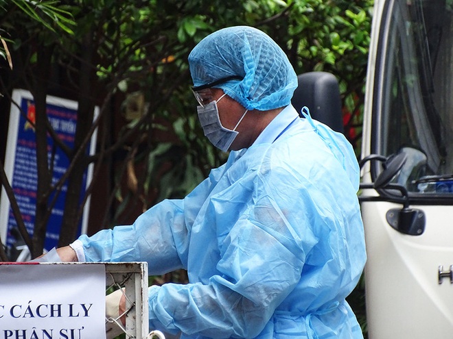 Diễn biến dịch ngày 30/4: Phong tỏa một chung cư ở Sài Gòn sau khi bệnh nhân 92 tái dương tính - Ảnh 1.