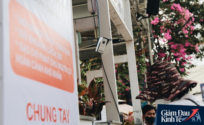 Máy ATM nhả ra gạo miễn phí cho người nghèo giữa thời dịch ở Sài Gòn, đảm bảo không một ai bị bỏ lại phía sau - Ảnh 3. Máy ATM nhả ra gạo miễn phí cho người nghèo giữa thời dịch ở Sài Gòn, đảm bảo không một ai bị bỏ lại phía sau - Ảnh 3.