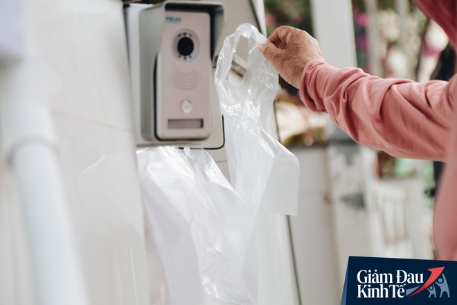 Máy ATM nhả ra gạo miễn phí cho người nghèo giữa thời dịch ở Sài Gòn, đảm bảo không một ai bị bỏ lại phía sau - Ảnh 5. Máy ATM nhả ra gạo miễn phí cho người nghèo giữa thời dịch ở Sài Gòn, đảm bảo không một ai bị bỏ lại phía sau - Ảnh 5.