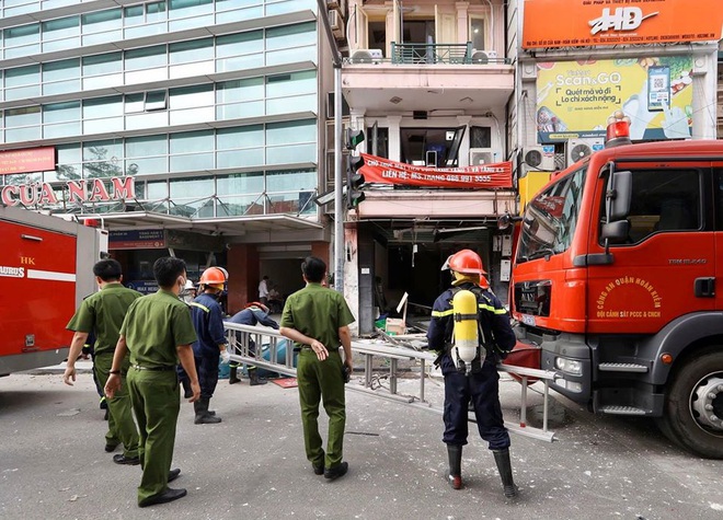Hà Nội: Nổ bình gas kinh hoàng tại nhà hàng gà rán ở phố Cổ, 3 người nhập viện cấp cứu - Ảnh 3.