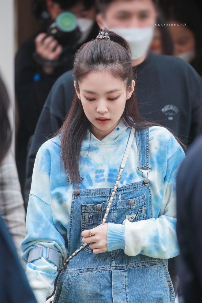 Style chọn chun buộc tóc của 3 girlgroup hàng đầu: Jennie, Joy diện phụ kiện xịn nhất, số còn lại chỉ mê đồ bình dân - Ảnh 5.